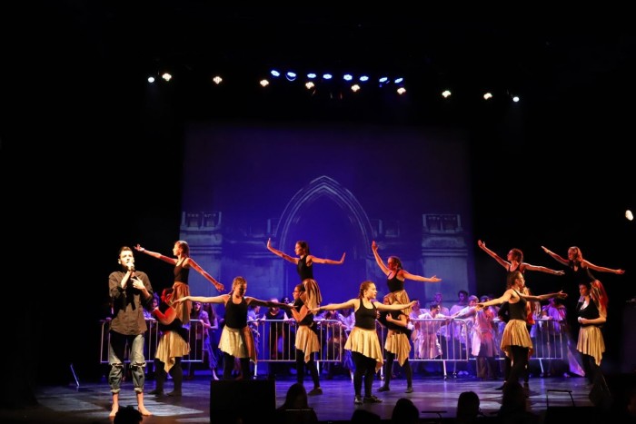 Notre Dame de Paris par le Séminaire des Jeunes de Walbourg, (...)